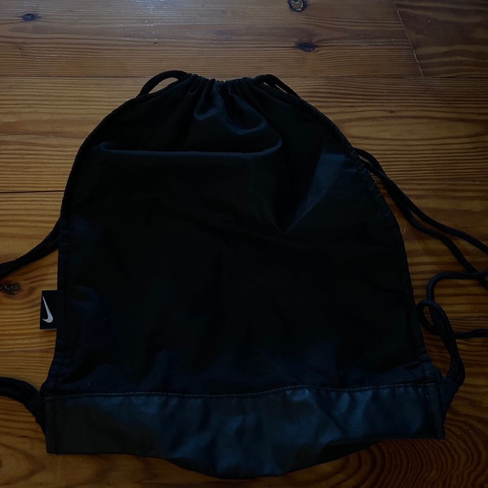 Nike Black Drawstring Backpack - Picture 2 of 3